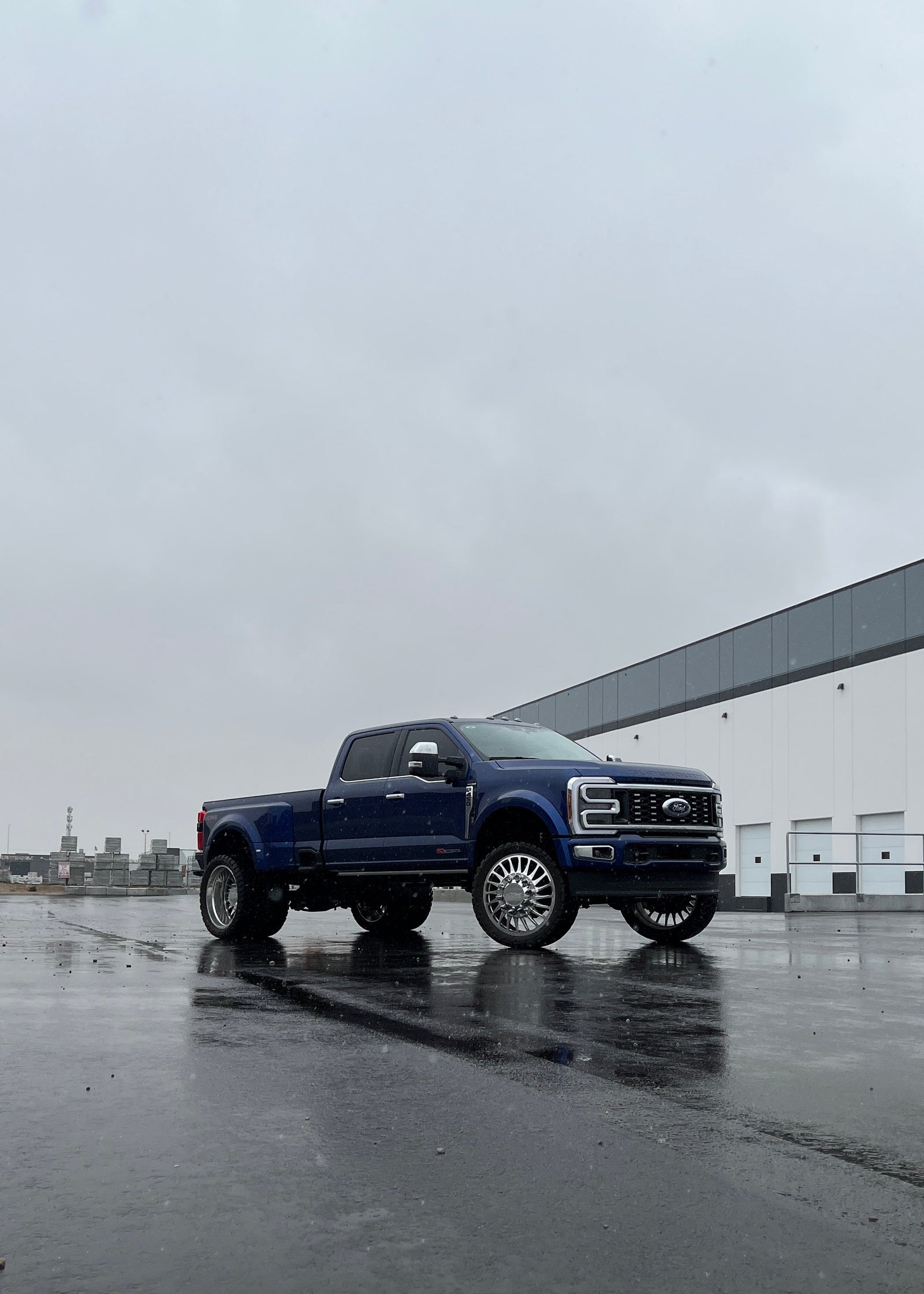 Dually Wheels Canada | High-Quality Rims & Tires | Knowledable Staff
